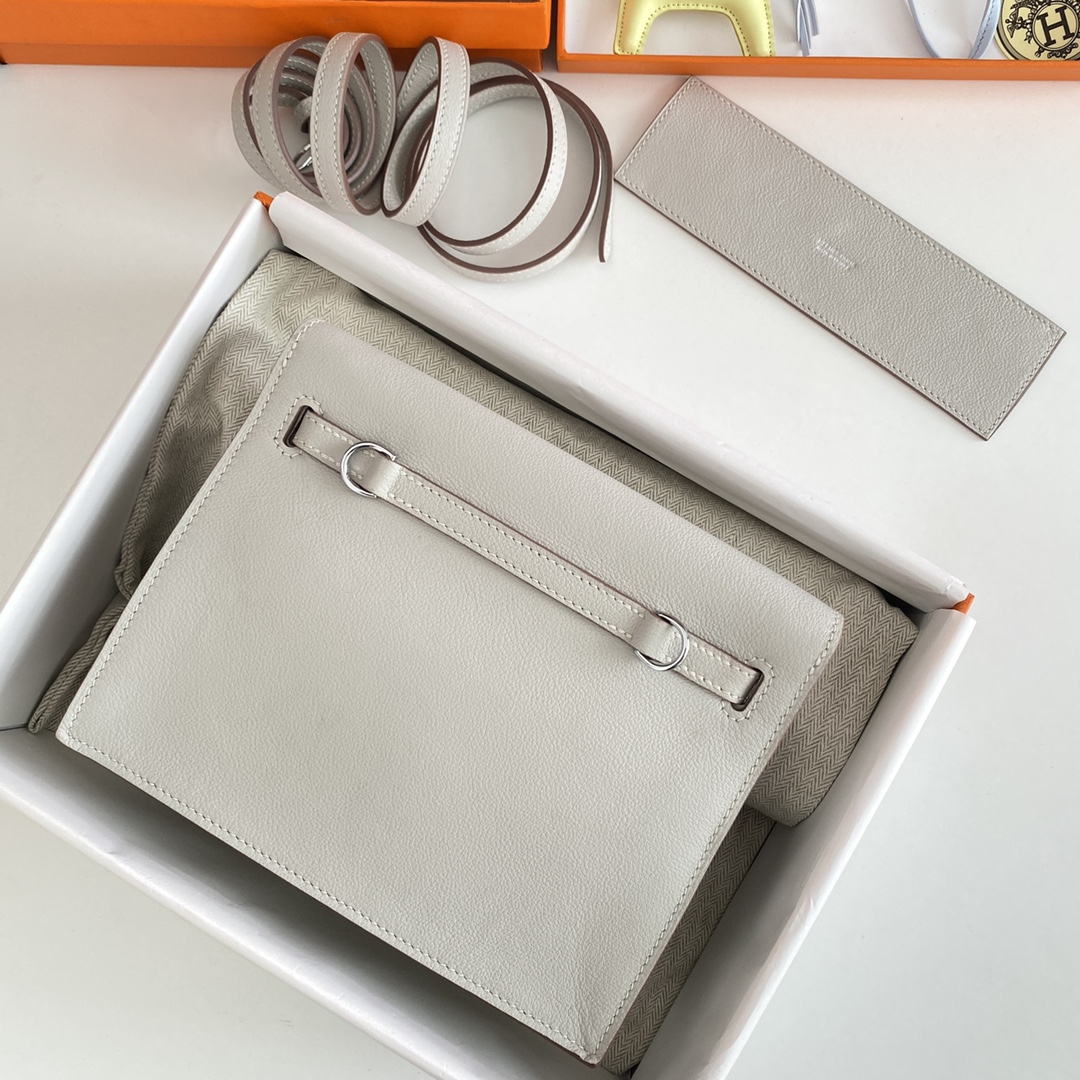 Hermes Kelly Danse Evercolor Bag In Pearl Grey Color